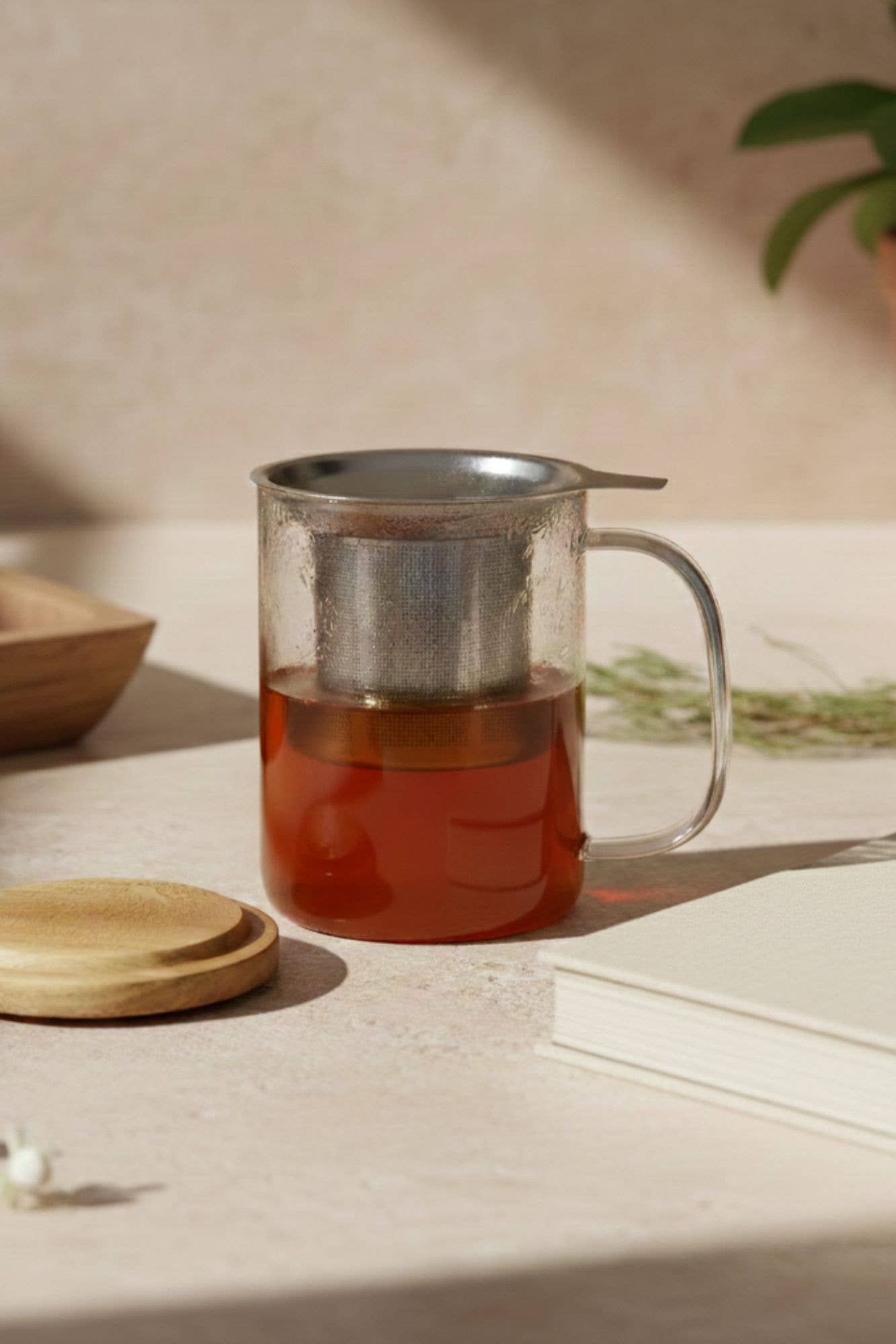 Gustave 450ml glass tea infuser lifestyle